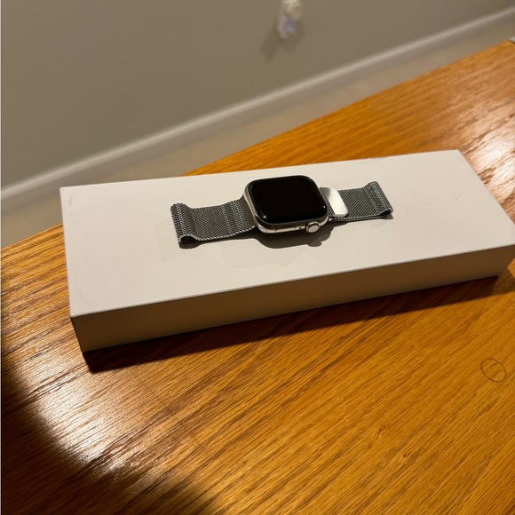 Apple Watch Series 9 Silver Stainless Steel Milanese Loop - 41MM - Picture 2 of 7